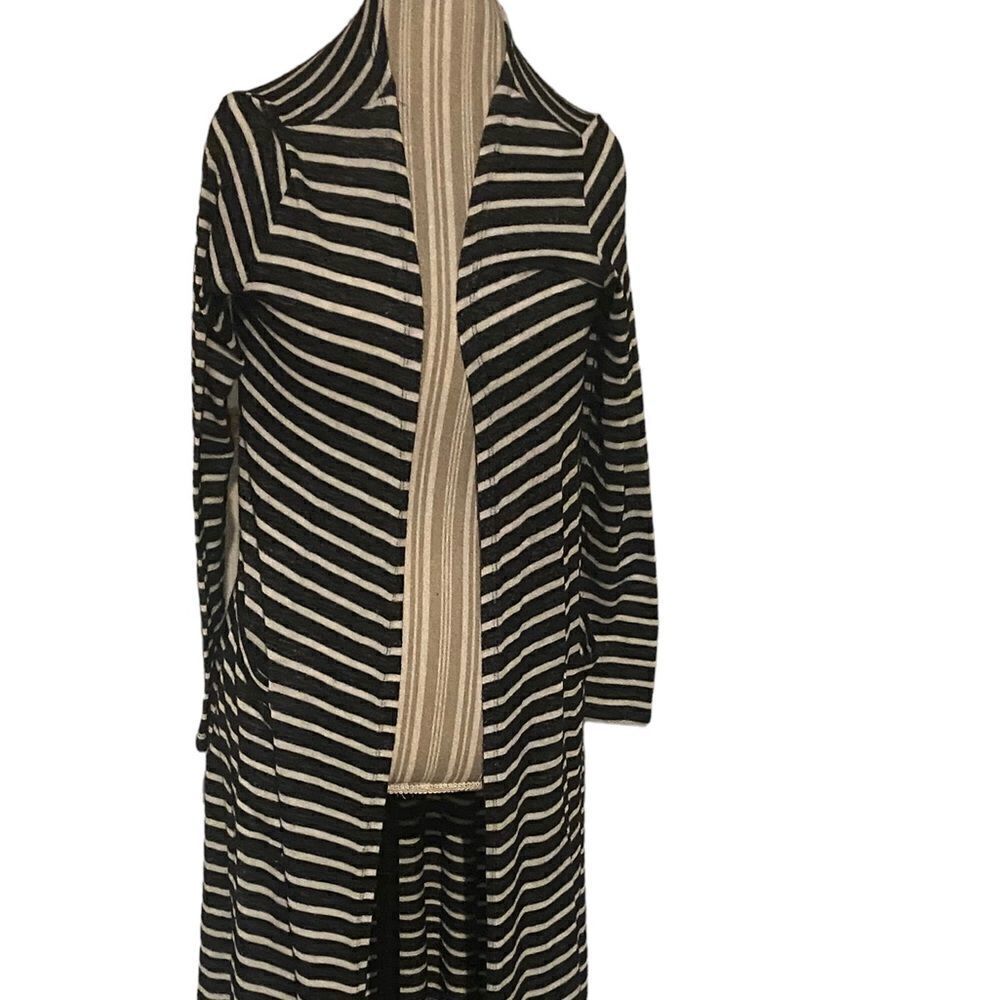Lularoe size small long cardigan excellent condition great addition see pics